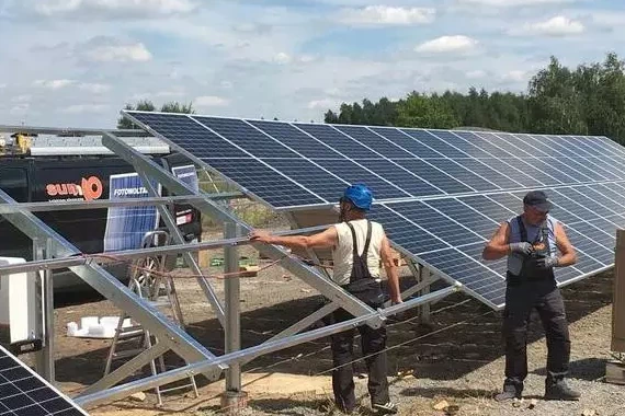 montowanie paneli słonecznych