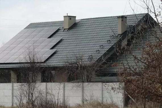 dach i panele fotowolteiczne 